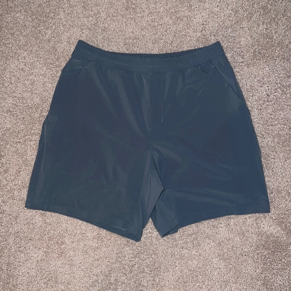 Lululemon Pacebreaker shorts 7 inch